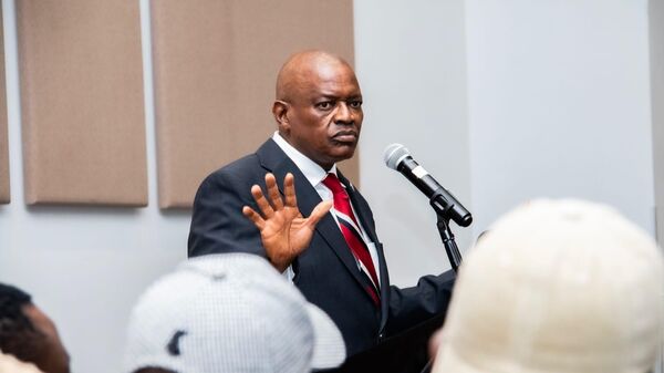 Botswana's President Mokgweetsi Masisi giving a press conference after defeat in presidential election on November 1 - Sputnik Afrique