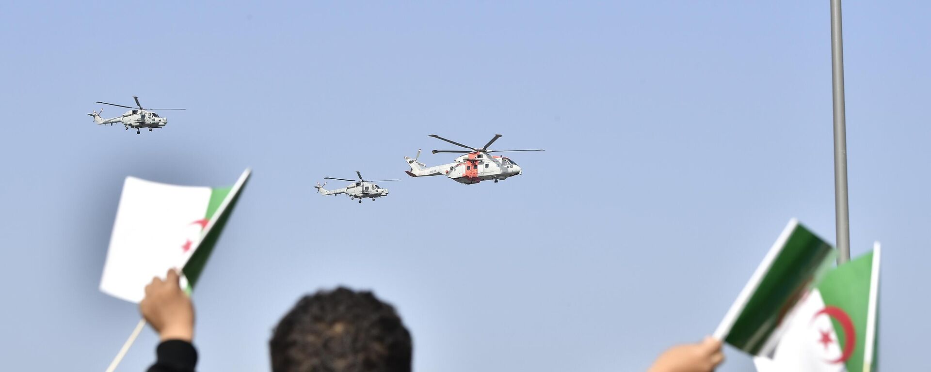 Algerians watch a military parade to mark the 70th anniversary of Algerian war for independence from France, Friday, Nov. 1, 2024 in Algiers, Algeria. - Sputnik Africa, 1920, 01.11.2024