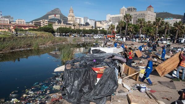 Homeless people were peacefully evicted  at the Castle of Good Hope on November 01, 2024 in Cape Town, South Africa.  - Sputnik Africa