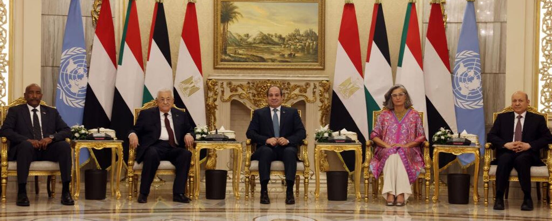 Palestinian President Mahmoud Abbas (2nd L), Egyptian President Abdel Fattah al-Sisi (C) and Abdel Fattah al-Burhan, President of the Sudan Sovereignty Council (L) attend the 'World Urban Forum' in Cairo, Egypt on November 04, 2024.  - Sputnik Africa, 1920, 05.11.2024