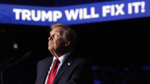 Republican presidential nominee former President Donald Trump speaks during a campaign rally at Lee's Family Forum, Thursday, Oct. 31, 2024, in Henderson, Nev.  - Sputnik Afrique