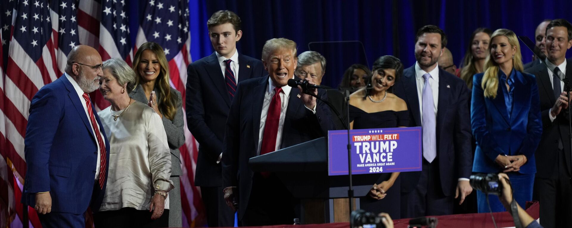 Republican presidential nominee former President Donald Trump speaks at an election night watch party, Wednesday, Nov. 6, 2024, in West Palm Beach, Fla. - Sputnik Africa, 1920, 06.11.2024