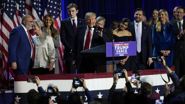 Republican presidential nominee former President Donald Trump speaks at an election night watch party, Wednesday, Nov. 6, 2024, in West Palm Beach, Fla. - Sputnik Afrique