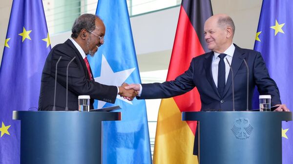 Hassan Sheikh Mohamud rencontre Olaf Scholz à Berlin - Sputnik Afrique