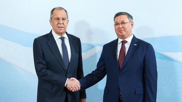  Russian Foreign Minister Sergey Lavrov and his Kazakh counterpart, Murat Nurtleu. - Sputnik Africa