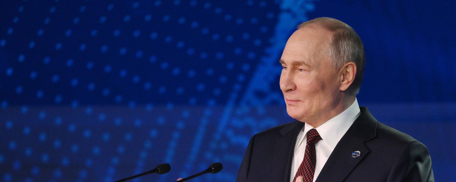 Vladimir Putin took part at a meeting in the Valdai Discussion Forum - Sputnik Africa, 1920, 08.11.2024