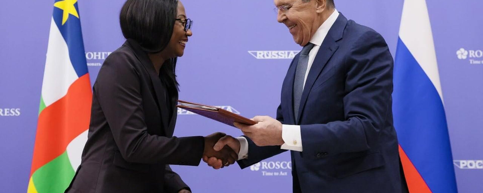 Sergey Lavrov holds a meeting with the Minister of Foreign Affairs, Francophonie and Central Africans Abroad of the Central African Republic Sylvie Baïpo-Temon on the sidelines of the First Ministerial Conference of the Partnership Forum. - Sputnik Africa, 1920, 09.11.2024