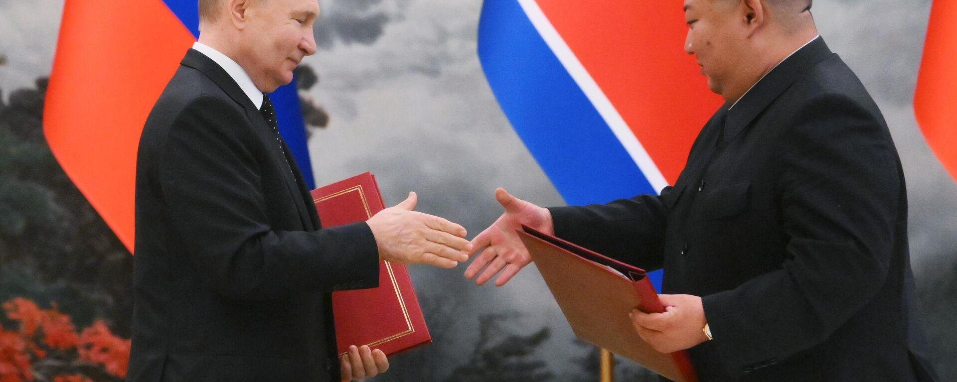 Russian President Vladimir Putin and Chairman of State Affairs of the Democratic People's Republic of Korea Kim Jong-un during the signing of the Treaty on Comprehensive Strategic Partnership between the Russian Federation and the Democratic People's Republic of Korea and a number of bilateral agreements. - Sputnik Africa, 1920, 10.11.2024