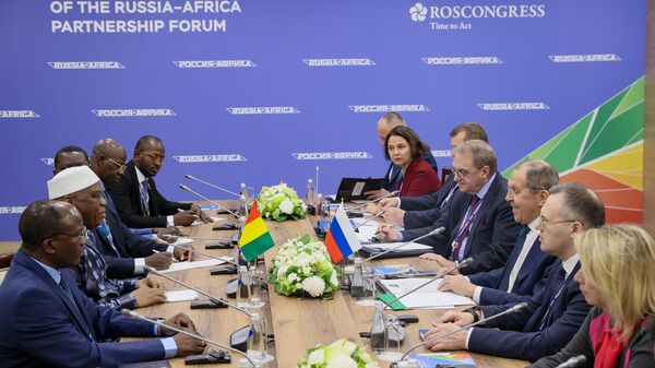 Minister of Foreign Affairs of the Russian Federation Sergey Lavrov meets with Minister of Foreign Affairs for African Integration and Guineans Living Abroad Morissanda Kouyate - Sputnik Africa