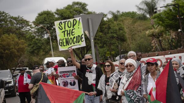 Protesters with Palestinian and Lebanese flags gather at U.S. Embassy in a show of solidarity demanding a ceasefire in Gaza and Lebanon, where Israeli attacks continue in Pretoria, the capital of South Africa on November 09, 2024. - Sputnik Africa