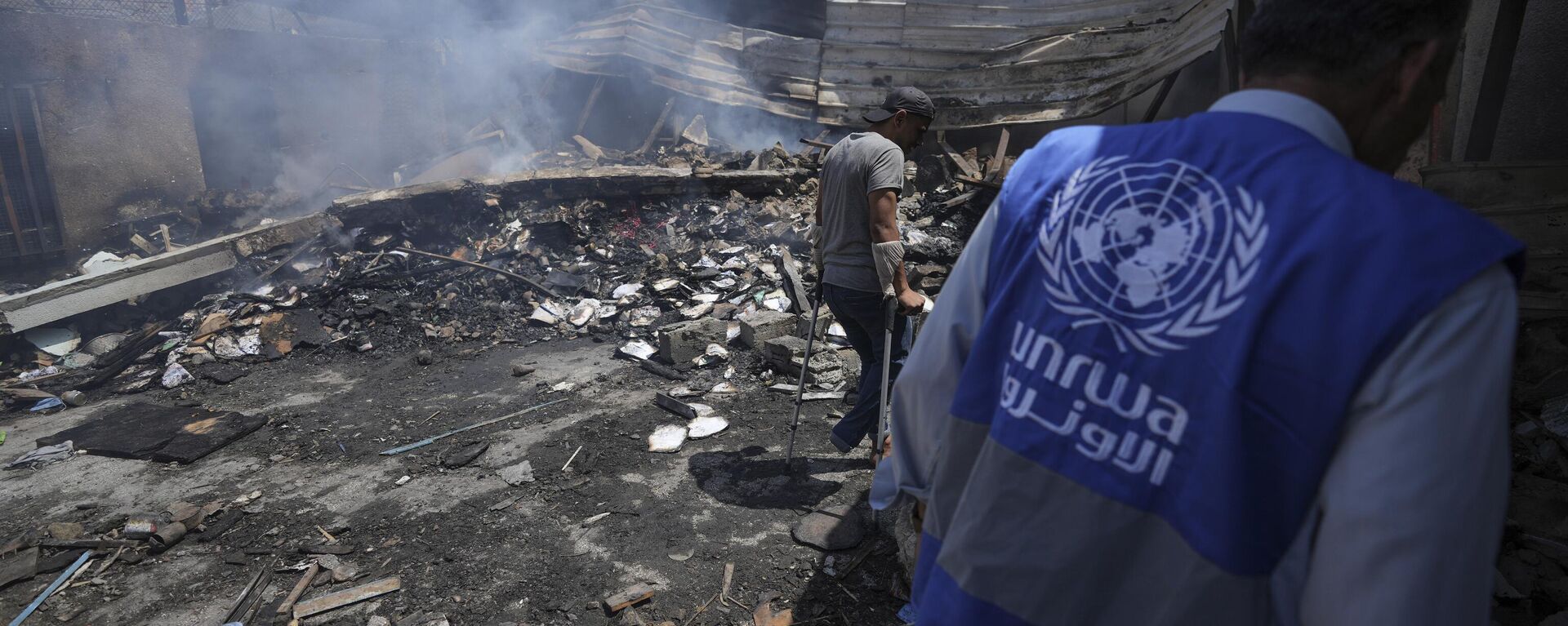 Palestinians look at the destruction after an Israeli strike on a school run by UNRWA, the U.N. agency helping Palestinian refugees, in Nuseirat, Gaza Strip, May 14, 2024. Qatar and Saudi Arabia on Sunday, June 2, 2024 condemned an Israeli parliamentary bill that seeks to label UNRWA, the main provider of aid for Palestinians in Gaza, a terrorist group, joining a growing number of nations opposed to the proposal - Sputnik Africa, 1920, 15.11.2024