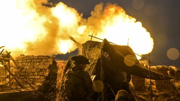 Russian servicemen of the Tsentr Group of Forces fire a Giatsint-S self-propelled howitzer towards Ukrainian positions in the Krasnoarmeysk (Pokrovsk) sector of the frontline amid Russia's military operation in Ukraine. - Sputnik Africa