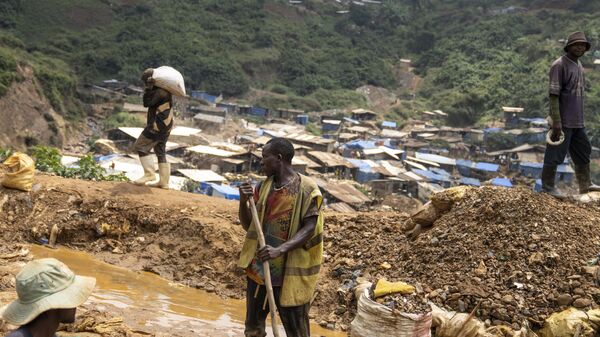 Gold miners at work in the town of Kamituga, in South Kivu province in eastern Congo, on Sept. 5, 2024. - Sputnik Africa