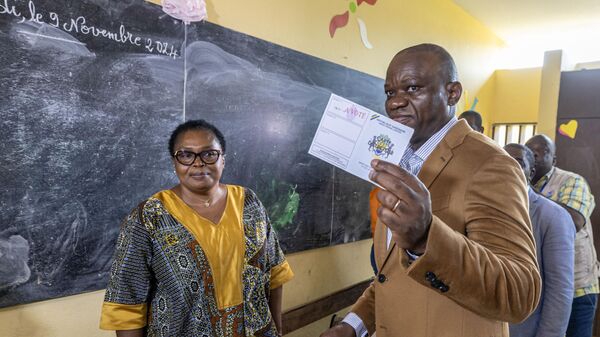 Gabon's interim president, General Brice Oligui Nguema, casts his vote in a constitutional referendum on November 16, 2024 - Sputnik Africa