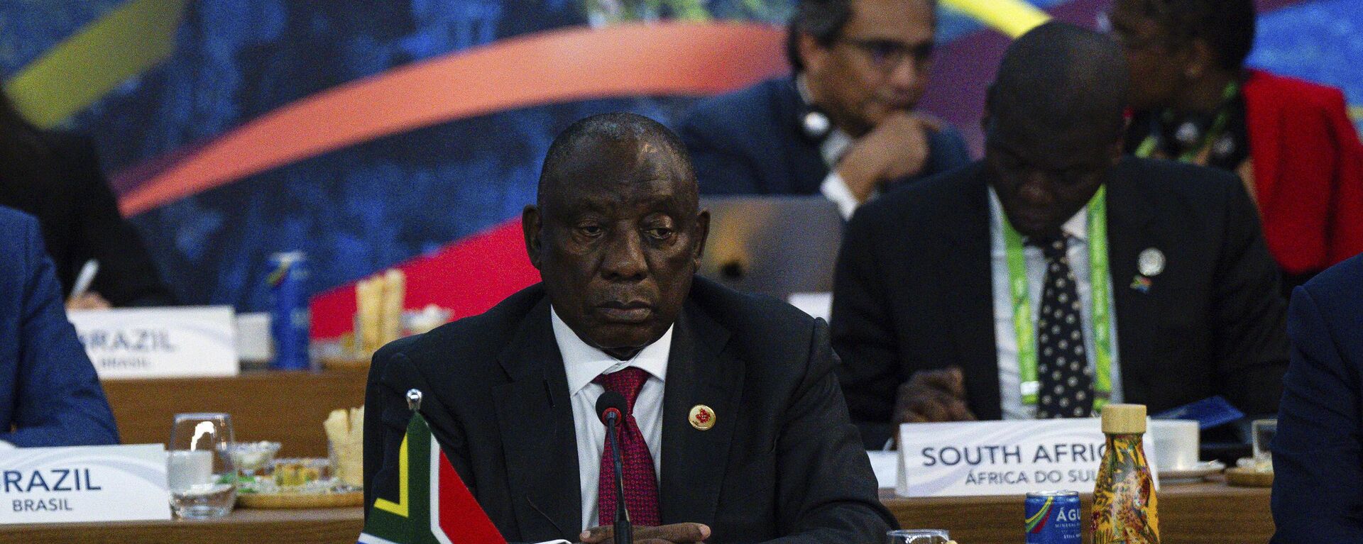 South Africa's President Cyril Ramaphosa and other G20 leaders attend the G20 Summit at the Museum of Modern Art in Rio de Janeiro, Brazil, Monday, Nov. 18, 2024. - Sputnik Africa, 1920, 19.11.2024