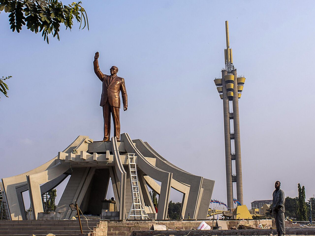 تمثال لومومبا