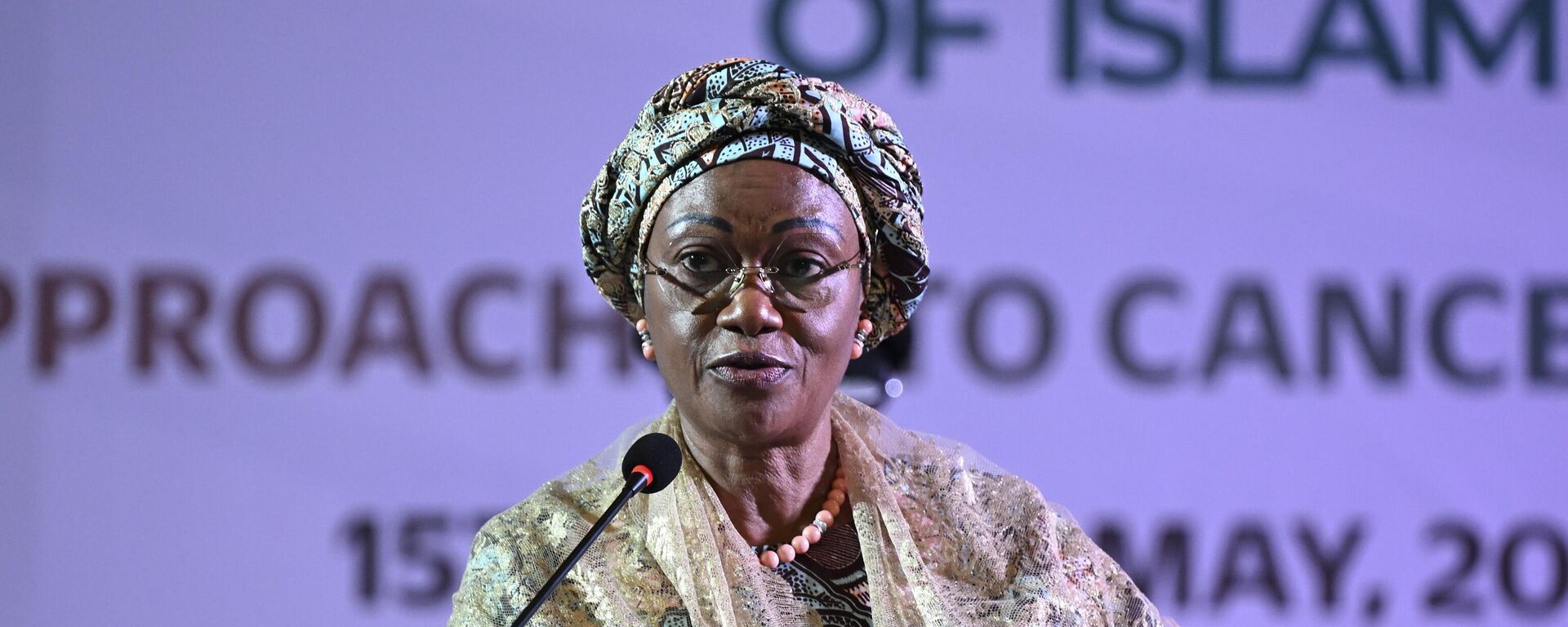 First Lady of Nigeria Oluremi Tinubu makes a speech during the program for Promoting Awareness Against Cancer in Organization of Islamic Cooperation (OIC) African Member States in Abuja, Nigeria on May 16, 2024. - Sputnik Africa, 1920, 20.11.2024