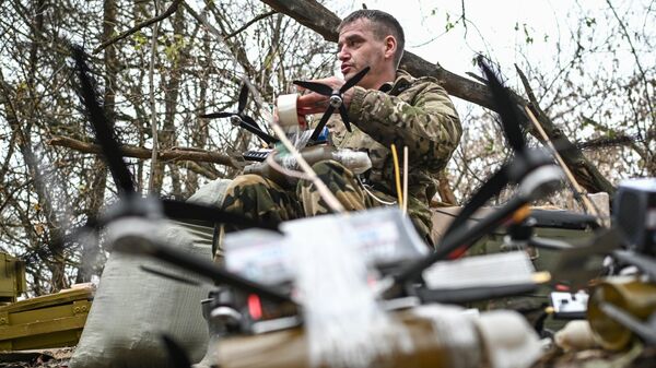 UAV assembly by an operator of the Aida group of the Akhmat special forces in the Kursk region. - Sputnik Africa