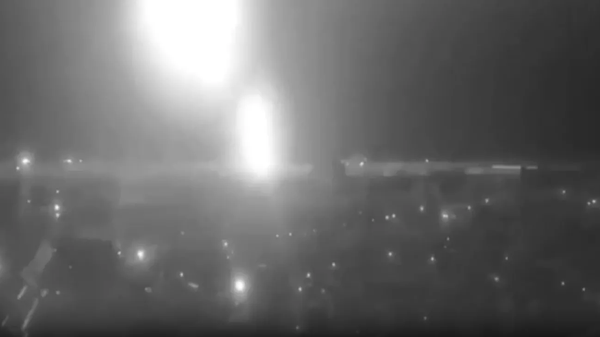 Screenshot of social media video showing Russia's Oreshnik hypersonic ballistic missile system targeting a major defense-related enterprise in Dnepropetrovsk, Ukraine. - Sputnik Africa