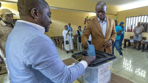 Le Président gabonais vote au référendum - Sputnik Afrique