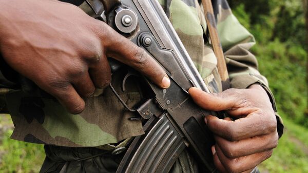 An African soldier grips a Kalashnikov type semi-automatic assault rifle. - Sputnik Africa