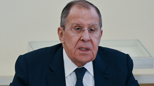 Sergueï Lavrov tient une conférence de presse après la réunion ministérielle de l'OSCE à Malte - Sputnik Afrique