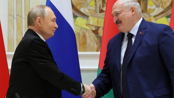 Russian President Vladimir Putin and Belarusian President Alexander Lukashenko (right) at the signing ceremony of the interstate Treaty on Security Guarantees within the Union State and the interstate Treaty on the Formation of a Unified Electricity Market of the Union State. - Sputnik Africa