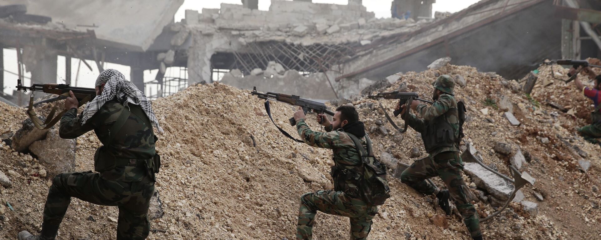 In this Dec. 5, 2016 file photo, Syrian army soldiers fire their weapons during a battle with rebel fighters at the Ramouseh front line, east of Aleppo, Syria. - Sputnik Africa, 1920, 07.12.2024