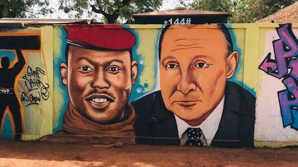 Burkina Faso graffiti artist Ousmane Guigma, known as Manoos, won second place in Russia's Honest Look award for best work on international cultural partnership with Russia. - Sputnik Africa