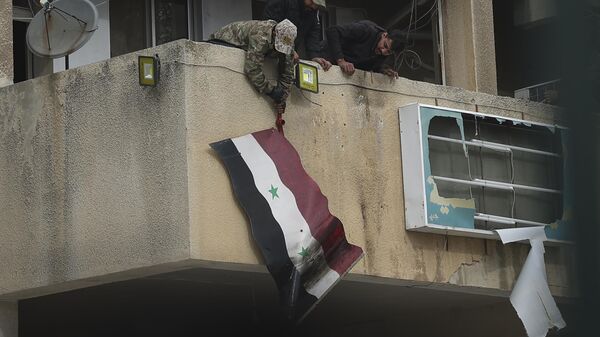 Syrian opposition fighters remove the Syrian government flag from an official building in Salamiyah, east of Hama - Sputnik Africa