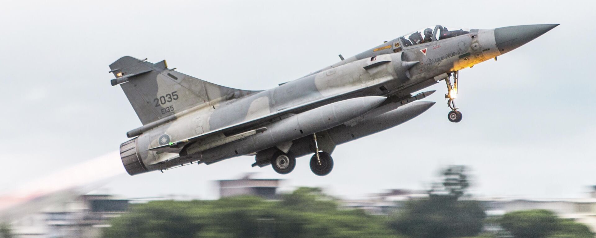 In this photo taken May 2022 released on Friday, May 27, 2022 by the Taiwan Ministry of National Defense, a French made Mirage fighter jet takes off from an airbase near Pingtung in Southern Taiwan. - Sputnik Africa, 1920, 11.12.2024