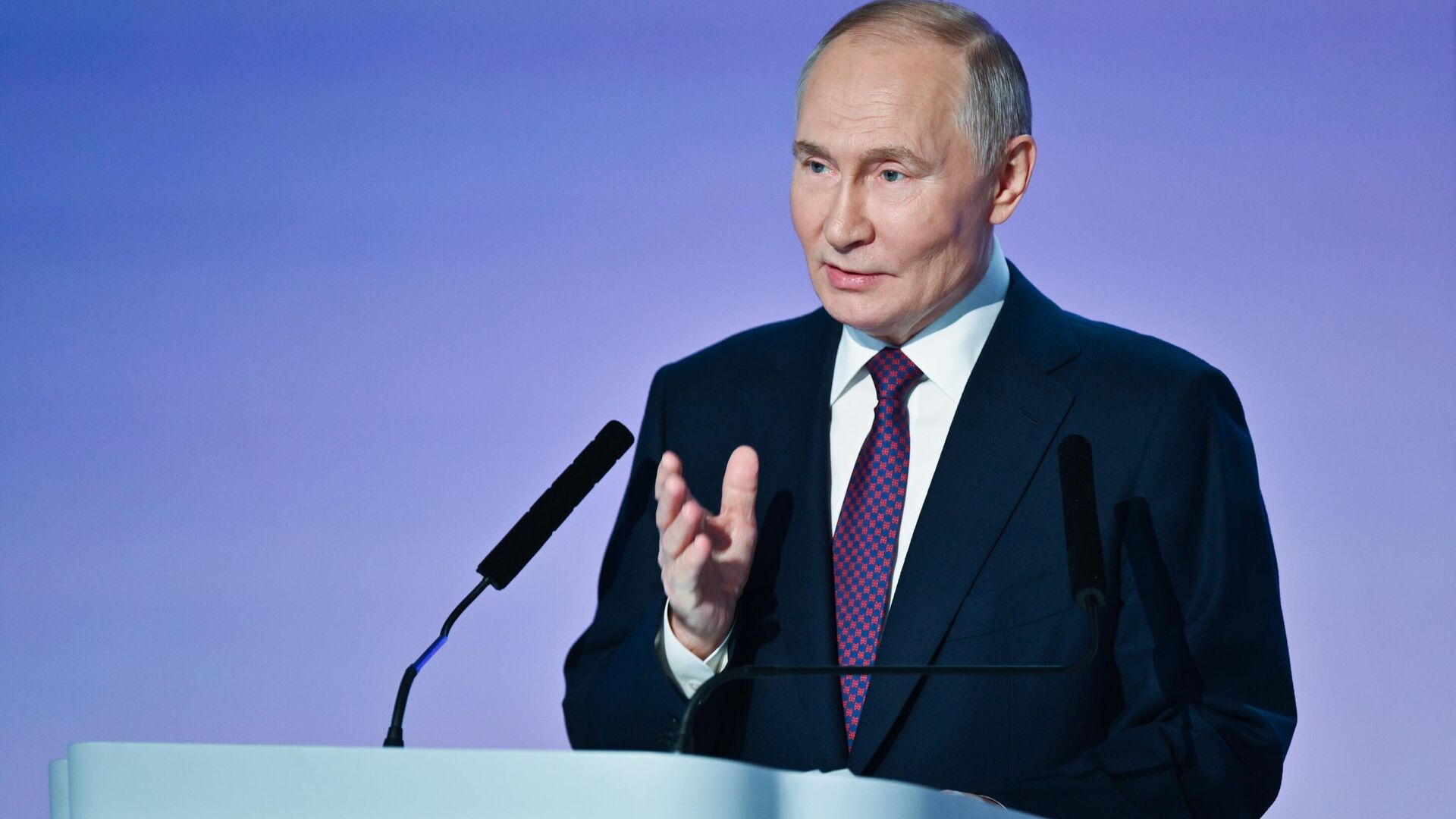 Russian President Vladimir Putin speaks at Sberbank's conference on artificial intelligence in Moscow. December 11, 2024.  - Sputnik Africa, 1920, 12.12.2024