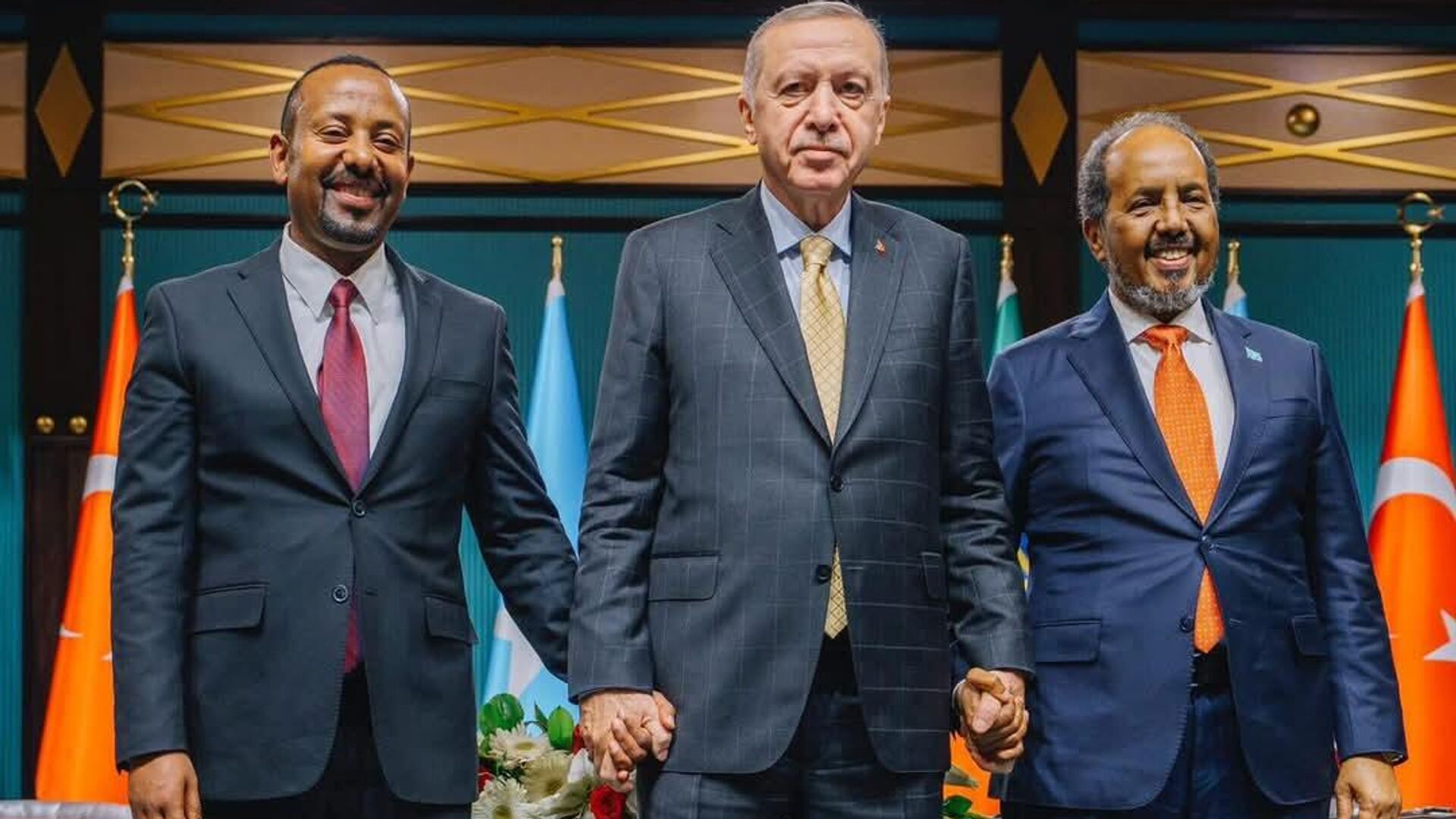 Negotiations between Somali President Hassan Sheikh Mohamud and Ethiopian Prime Minister Abiy Ahmed, mediated by Turkish President Recep Tayyip Erdogan in Ankara. - Sputnik Africa, 1920, 12.12.2024