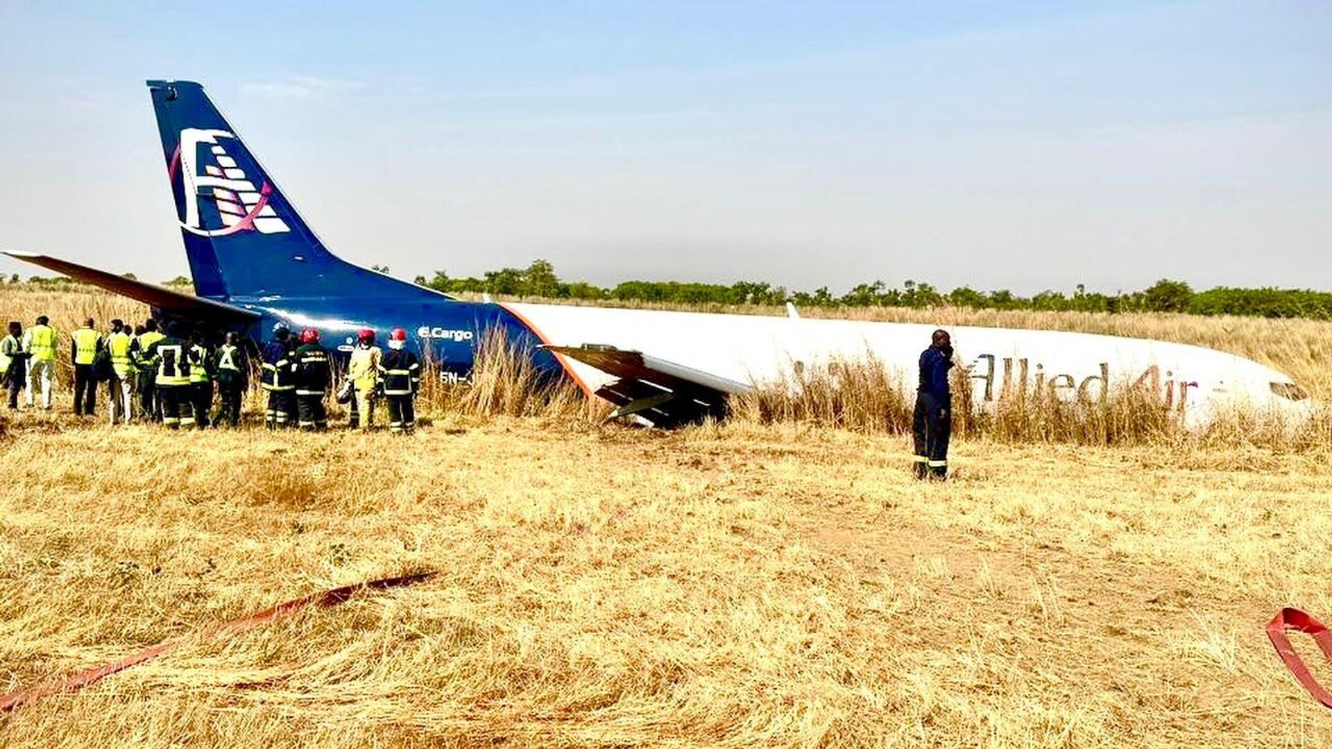 An Allied Air cargo aircraft, which skidded off runway at Nnamdi Azikiwe International Airport in Abuja, December 11, 2024 - Sputnik Africa, 1920, 12.12.2024