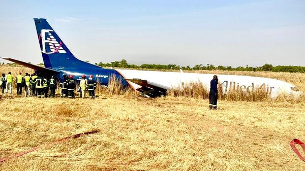 An Allied Air cargo aircraft, which skidded off runway at Nnamdi Azikiwe International Airport in Abuja, December 11, 2024 - Sputnik Africa