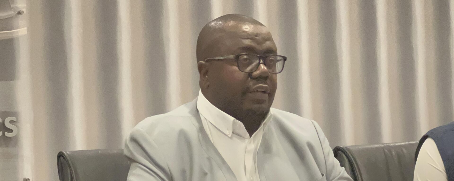 The Namibia Statistics Agency (NSA) Statistician-General and Chief Executive Officer Alex Shimuafeni during a media briefing on Wednesday. - Sputnik Africa, 1920, 13.12.2024