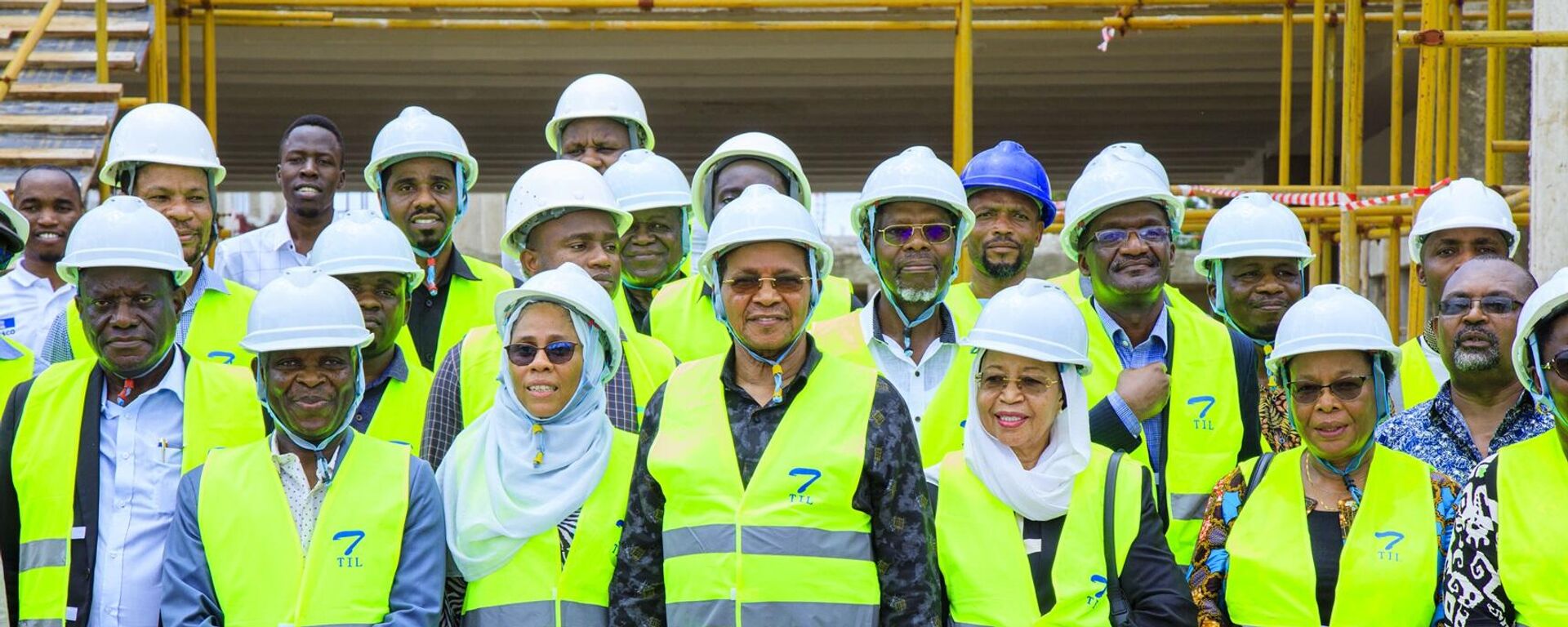 The University of Dar es Salaam Chancellor Jakaya Kikwete, visiting the Institute of Marine Sciences construction site - Sputnik Africa, 1920, 13.12.2024