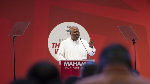 John Dramani Mahama, presidential candidate for Ghana's main opposition party, the National Democratic Congress (NDC)  delivers a speech during the official presentation of Jane Naana-Agyemang as his running mate on April 24, 2024 in Accra, Ghana.  - Sputnik Africa