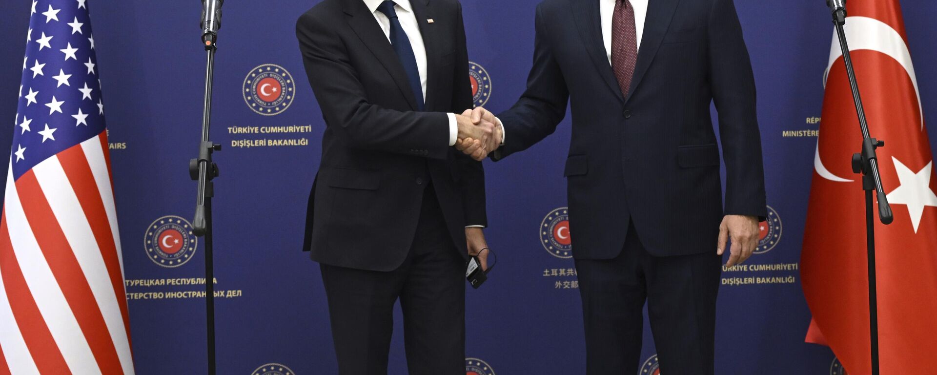 US Secretary of State Antony Blinken, left, shakes the hand of Turkish Foreign Minister Hakan Fidan after a joint press conference at the Ministry headquarters in the Turkish capital Ankara Friday, Dec. 13, 2024.  - Sputnik Africa, 1920, 15.12.2024