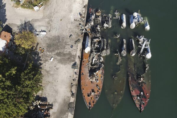 Сирийские военно-морские суда были уничтожены в результате израильского авиаудара в порту Латакия - Sputnik Africa