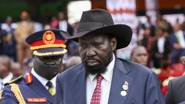 The President of South Sudan Salva Kiir Mayardit (C), one of the guests during the inauguration of the new Kenyan president, addresses Kenyans at the Moi International Sports Center in Kasarani, Nairobi after the swearing in of William Ruto as the 5th President of the Republic of Kenya. - Sputnik Africa