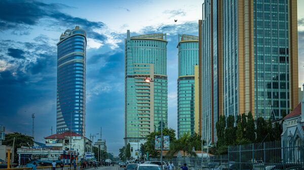 Traffic drives down Sokoine Drive at dusk away from modern high rise buildings in the Ilala central business district in Dar es Salaam, Tanzania. - Sputnik Africa