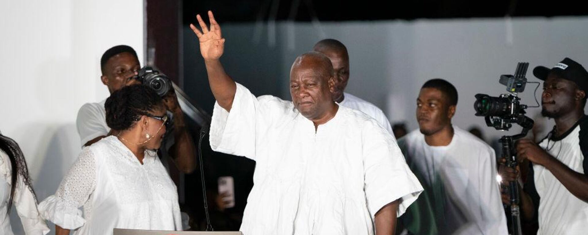 ACCRA, GHANA - DECEMBER 9: John Dramani Mahama, president-elect of the Republic of Ghana, waves at the crowd before his first speech after being declared the winner of the presidential elections on December 9, 2024 in Accra, Ghana. - Sputnik Africa, 1920, 20.12.2024