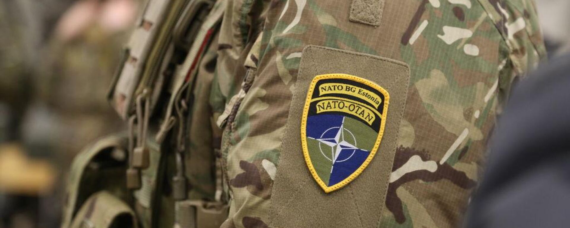 December 17, 2024, Estonia, Tapa: An emblem of the NATO combat unit in Estonia is attached to the uniform of a soldier. - Sputnik Africa, 1920, 21.12.2024