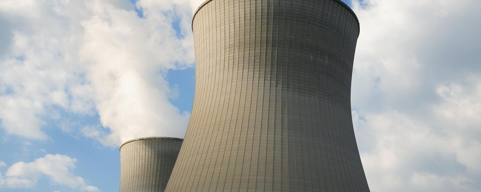 Nuclear power plant cooling towers - Sputnik Africa, 1920, 21.12.2024