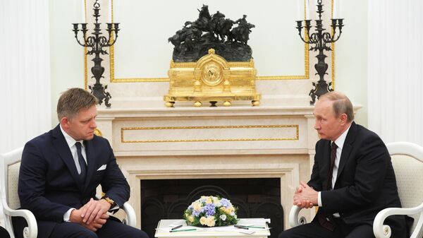 Russian President Vladimir Putin and Slovak Prime Minister Robert Fico  - Sputnik Africa