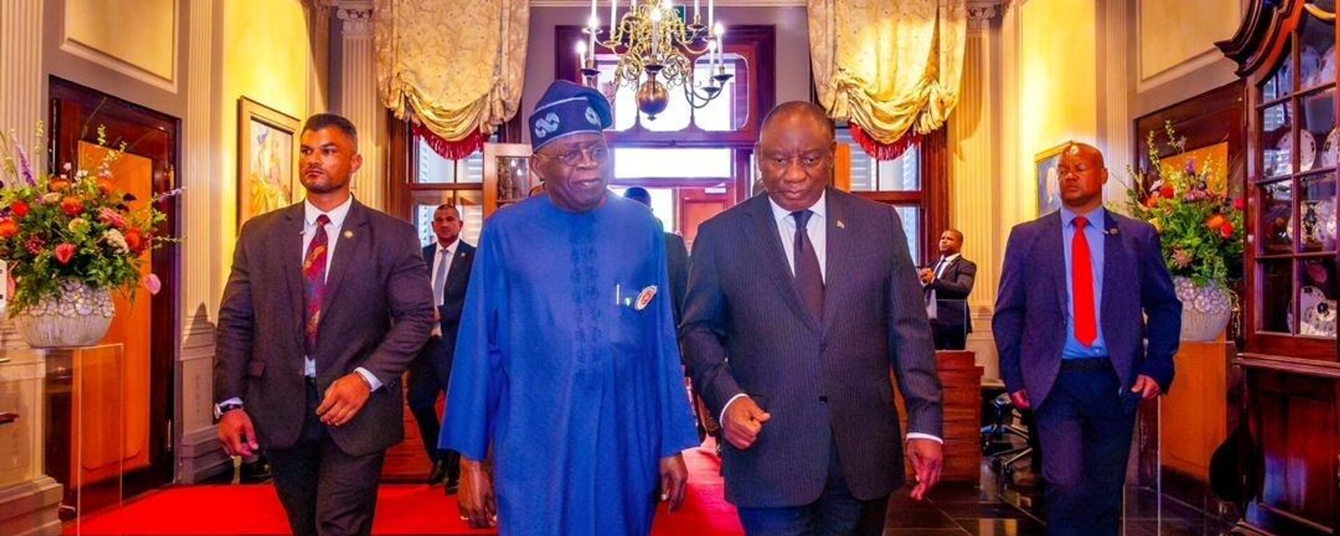 Nigerian President Bola Ahmed Tinubu (L) meets with South African President Cyril Ramaphosa (R) at the 11th session of the South Africa-Nigeria Bi-National Commission (BNC) in Cape Town, South Africa on December 3, 2024. - Sputnik Africa, 1920, 23.12.2024