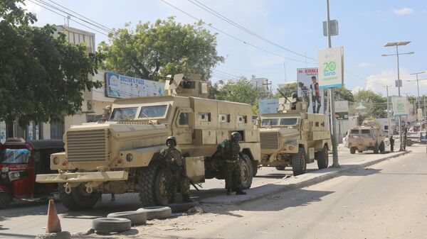 Security forces take security measures at the area after bomb attack during the passage of an African Union Transition Mission in Somalia (ATMIS) convoy in Mogadishu, Somalia on April 03, 2023. - Sputnik Africa