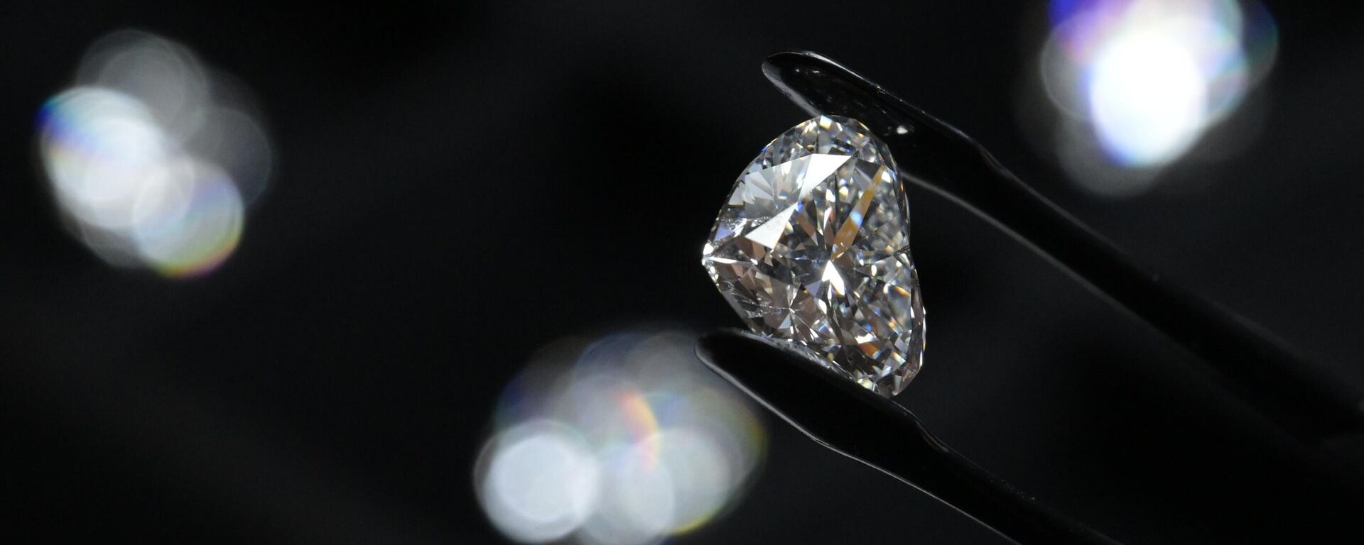 Display of rare diamonds from the ALROSA Diamond Exclusive collection in Moscow. - Sputnik Africa, 1920, 24.12.2024