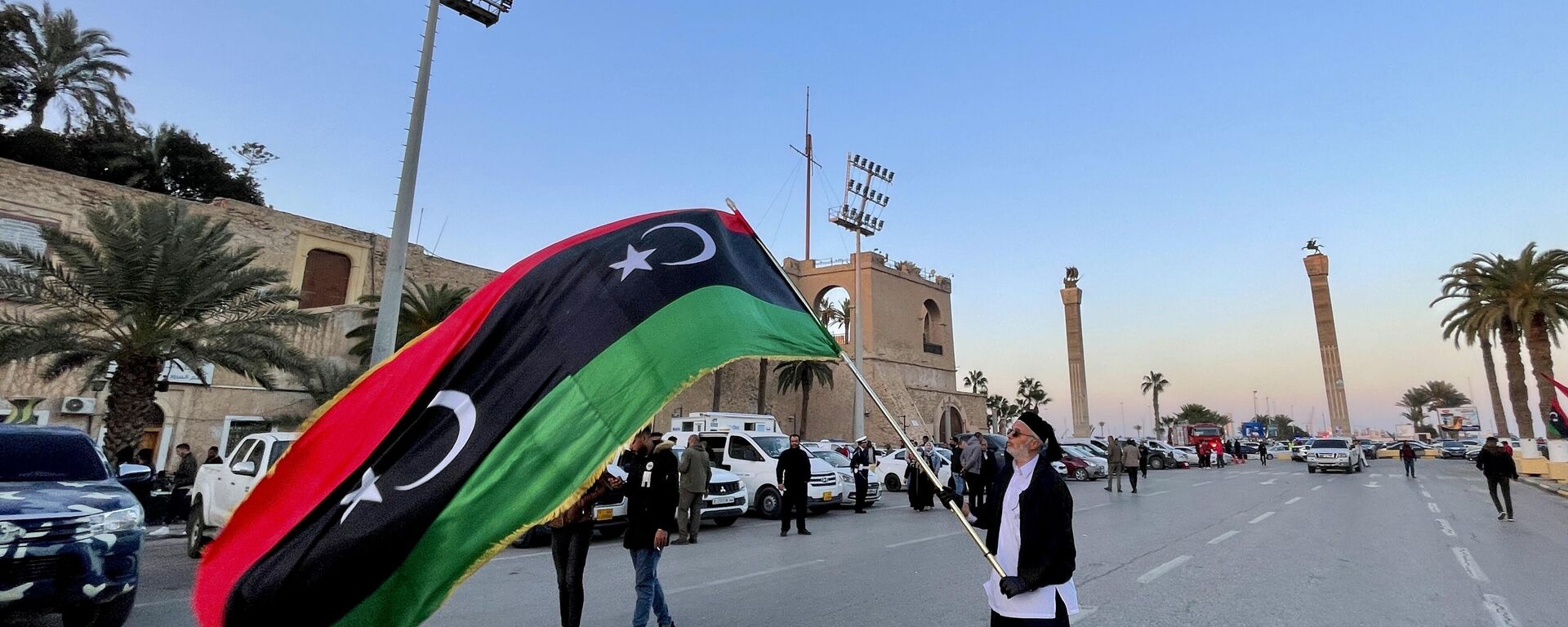 People gather at the Martyrs' Square to celebrate the 70th Independence Anniversary of Libya in Tripoli, Libya on December 24, 2021 - Sputnik Africa, 1920, 24.12.2024